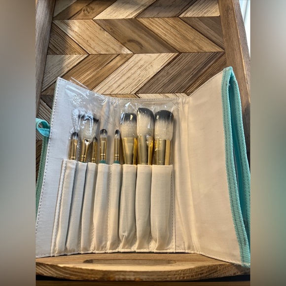Gold and White Skincare Brush Set - Picture 1 of 2